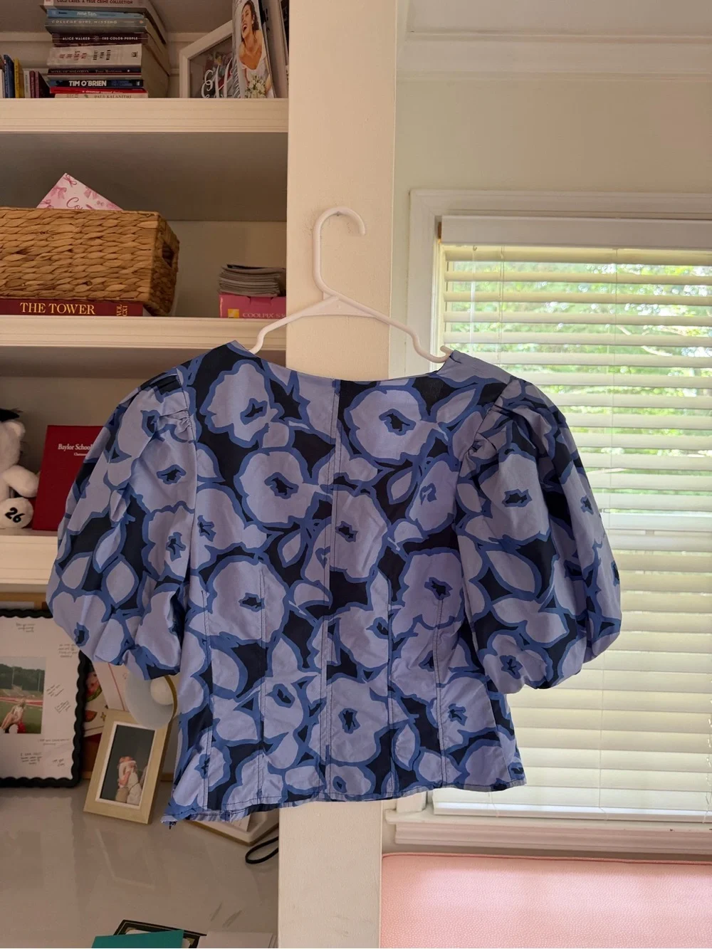 Banana Republic Blue Floral Puff-Sleeve V-Neck Blouse